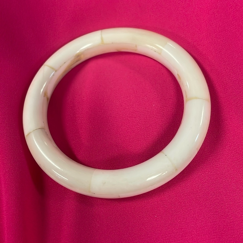 Marbled Cream Lucite Bangle